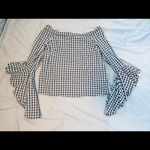 1.State Off the Shoulder Black/White Cascade Top - Picture 3 of 8